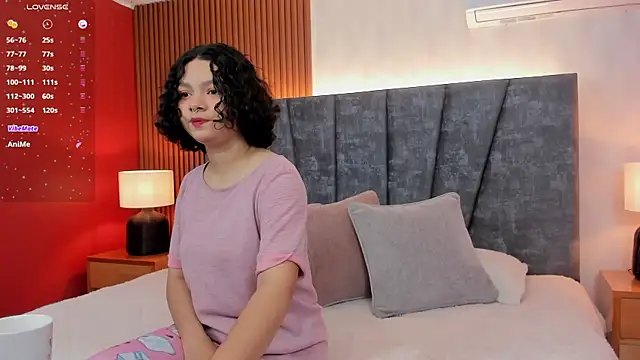 pretty sunlight  online show from 02.13.25