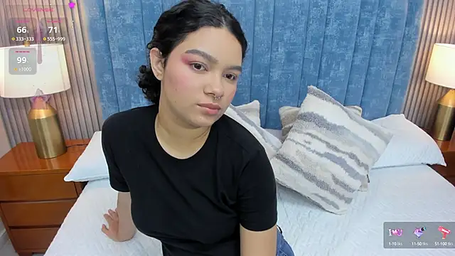 pretty sunlight  online show from 11.05.25