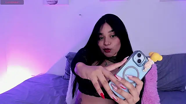 Snapshot of Sofi-James chatting on 02.23.25 Sofi-James online show from 02.23.25