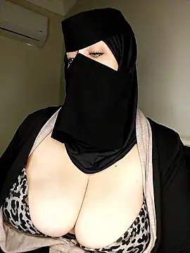 Snapshot of -Arab_milf- chatting on 12.07.24 -Arab milf- online show from 12.07.24