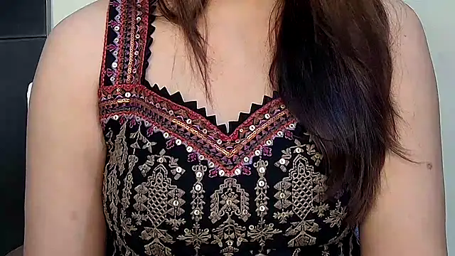 MIss-Naina online show from 10.25.25