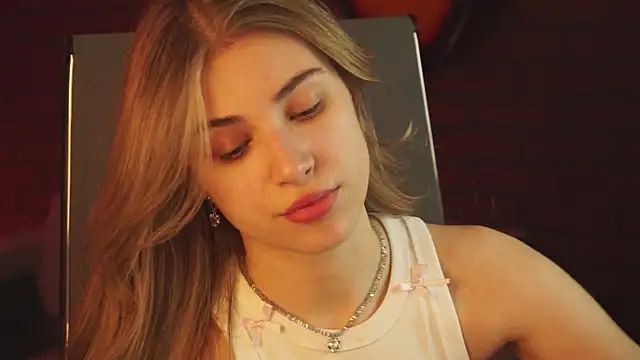 EllieCutes online show from 03.04.25