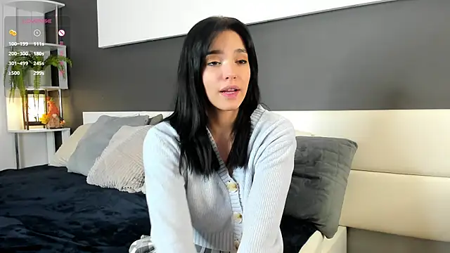 Snapshot of WildaBendell chatting on 12.19.24 WildaBendell online show from 12.19.24