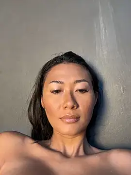 Snapshot of thai-dreamgirl chatting on 10.13.25 thai-dreamgirl online show from 10.13.25