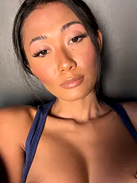 Snapshot of thai-dreamgirl chatting on 10.19.25 thai-dreamgirl online show from 10.19.25