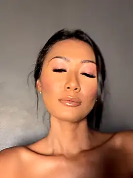 Snapshot of thai-dreamgirl chatting on 10.28.25 thai-dreamgirl online show from 10.28.25