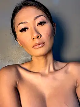 Snapshot of thai-dreamgirl chatting on 10.28.25 thai-dreamgirl online show from 10.28.25