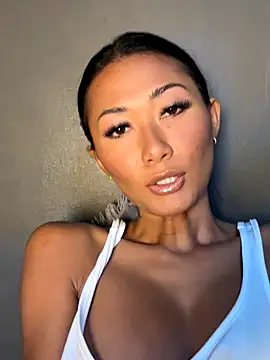 Snapshot of thai-dreamgirl chatting on 10.30.25 thai-dreamgirl online show from 10.30.25