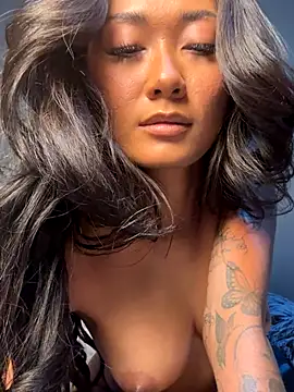 Snapshot of thai-dreamgirl chatting on 11.30.25 thai-dreamgirl online show from 11.30.25