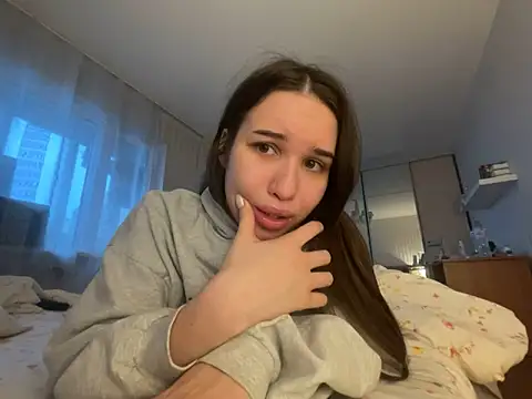 Roxie Mils online show from 12.20.25