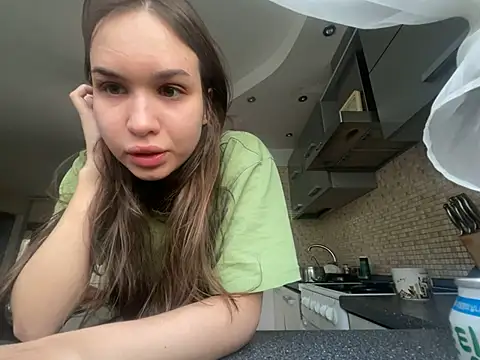 Snapshot of Roxie_Mils chatting on 07.17.26 Roxie Mils online show from 07.17.26
