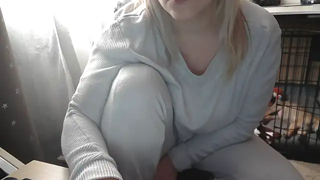 Snapshot of LaRa_forU chatting on 02.09.25 LaRa forU online show from 02.09.25