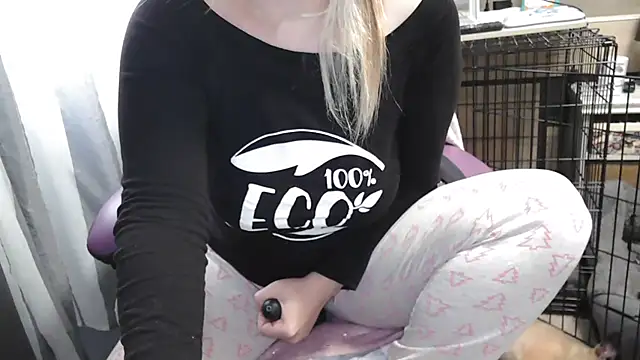 Snapshot of LaRa_forU chatting on 02.20.25 LaRa forU online show from 02.20.25