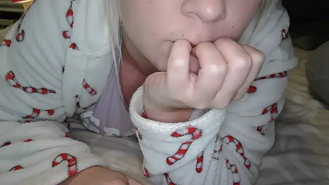 Snapshot of LaRa_forU chatting on 02.21.25 LaRa forU online show from 02.21.25