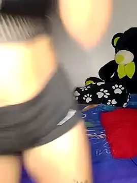 Snapshot of sariitha_sw chatting on 02.15.25 sariitha sw online show from 02.15.25