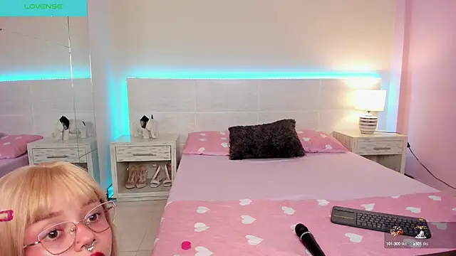 Snapshot of MARCUS_AND_HIKARY chatting on 12.19.24 MARCUS AND HIKARY online show from 12.19.24