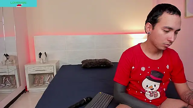 Snapshot of MARCUS_AND_HIKARY chatting on 12.21.24 MARCUS AND HIKARY online show from 12.21.24