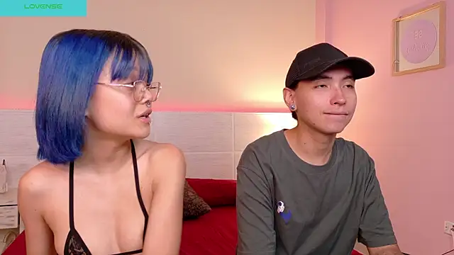 Snapshot of MARCUS_AND_HIKARY chatting on 01.05.25 MARCUS AND HIKARY online show from 01.05.25