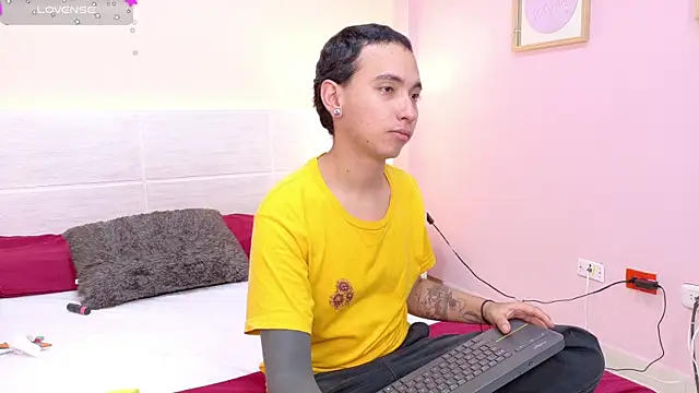 Snapshot of MARCUS_AND_HIKARY chatting on 01.13.25 MARCUS AND HIKARY online show from 01.13.25