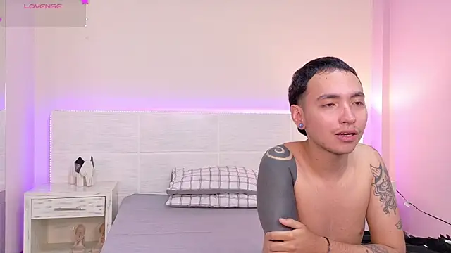 Snapshot of MARCUS_AND_HIKARY chatting on 02.01.25 MARCUS AND HIKARY online show from 02.01.25