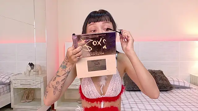 Snapshot of MARCUS_AND_HIKARY chatting on 02.04.25 MARCUS AND HIKARY online show from 02.04.25