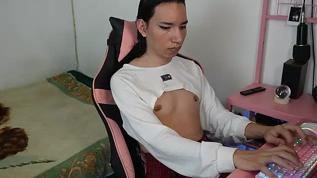 Snapshot of Flaream_angel chatting on 01.01.25 Flaream angel online show from 01.01.25