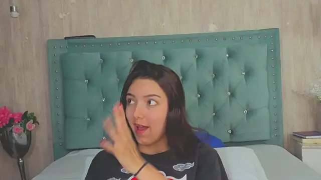 Snapshot of Marcelaa_fox chatting on 09.30.25 Marcelaa fox online show from 09.30.25