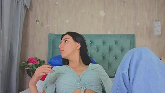 Snapshot of Marcelaa_fox chatting on 11.11.25 Marcelaa fox online show from 11.11.25