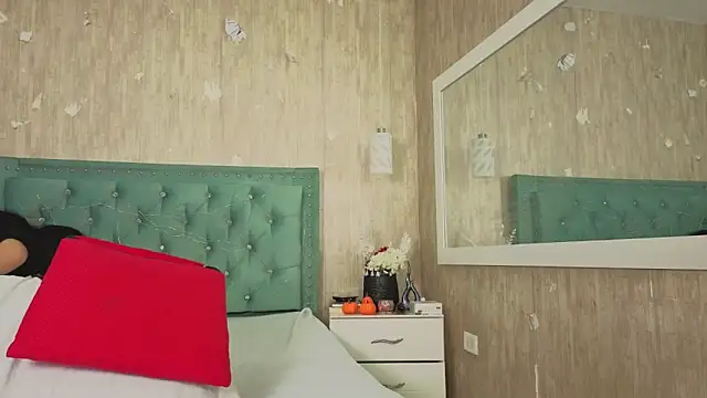 Snapshot of Marcelaa_fox chatting on 11.13.25 Marcelaa fox online show from 11.13.25