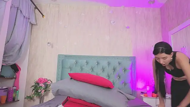 Snapshot of Marcelaa_fox chatting on 11.18.25 Marcelaa fox online show from 11.18.25