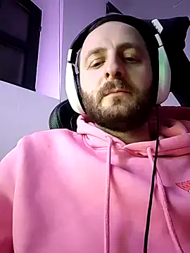 Snapshot of poldek38 chatting on 02.05.25 poldek38 online show from 02.05.25