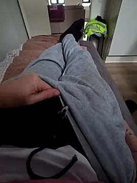 Snapshot of poldek38 chatting on 12.17.25 poldek38 online show from 12.17.25