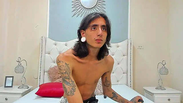 Snapshot of Matthew_Dixonn chatting on 12.18.24 Matthew Dixonn online show from 12.18.24