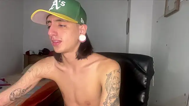 Snapshot of Matthew_Dixonn chatting on 02.22.25 Matthew Dixonn online show from 02.22.25