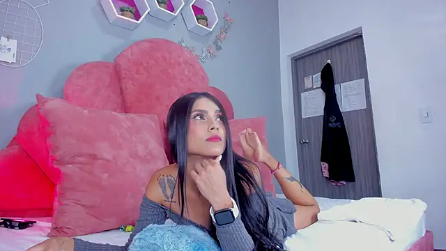 StefanyWilliams  online show from 02.04.25