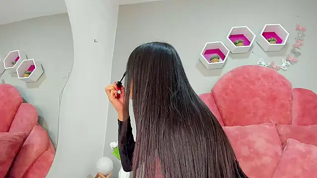 StefanyWilliams  online show from 02.17.25