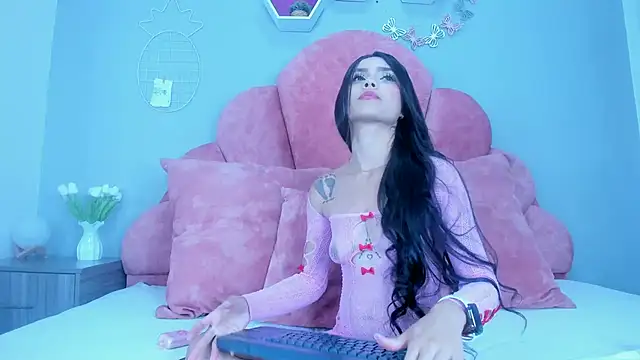 StefanyWilliams  online show from 02.27.25