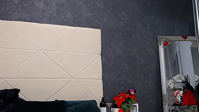 IssaSmith online show from 04.21.26