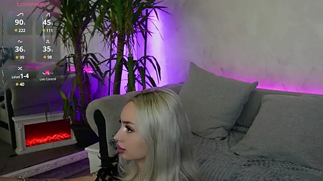 Snapshot of BambiAndAyline chatting on 01.28.25 BambiAndAyline online show from 01.28.25