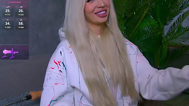 Snapshot of BambiAndAyline chatting on 09.29.25 BambiAndAyline online show from 09.29.25