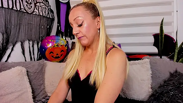 Sammykatt online show from 10.29.25