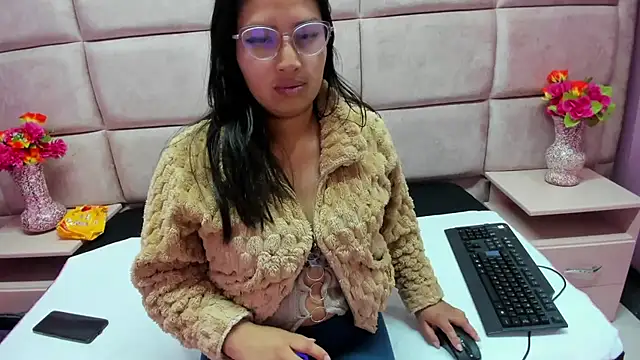 Miaa Smiith  online show from 09.16.25