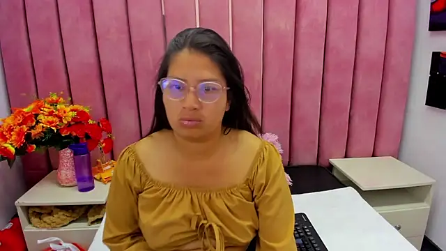 Miaa Smiith  online show from 09.18.25