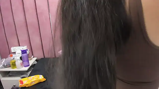 Miaa Smiith  online show from 11.18.25