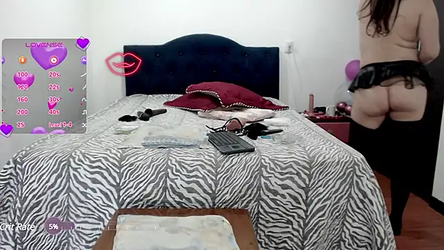 Snapshot of Sanyi_hot chatting on 02.08.25 Sanyi hot online show from 02.08.25