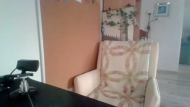 Snapshot of ReifeVenna chatting on 12.19.24 ReifeVenna online show from 12.19.24