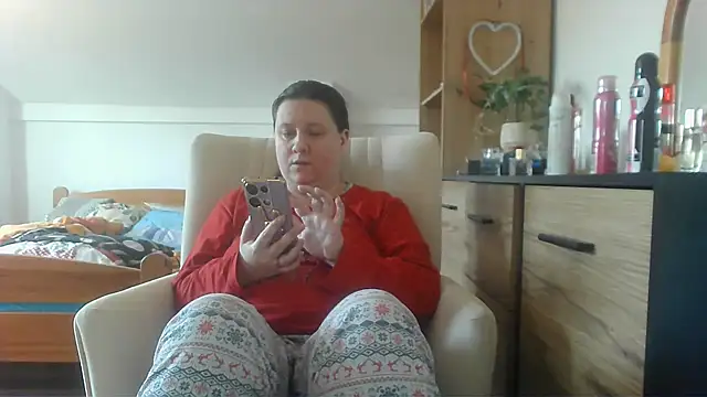 Snapshot of ReifeVenna chatting on 03.18.25 ReifeVenna online show from 03.18.25