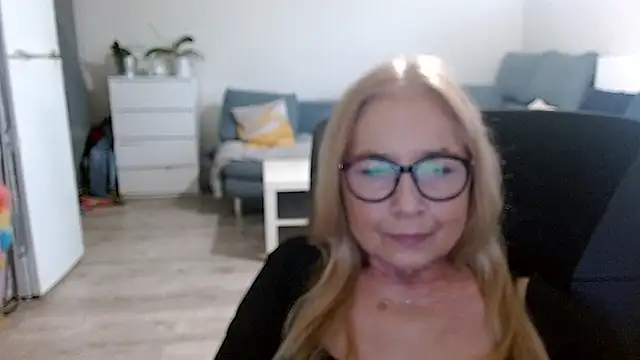 sofia xkiss online show from 01.04.25