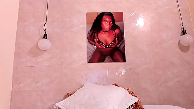 Snapshot of NicolVilla chatting on 03.17.25 NicolVilla online show from 03.17.25