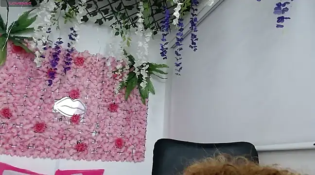 Snapshot of BLONDE_SEXYHOT chatting on 02.10.25 BLONDE SEXYHOT online show from 02.10.25